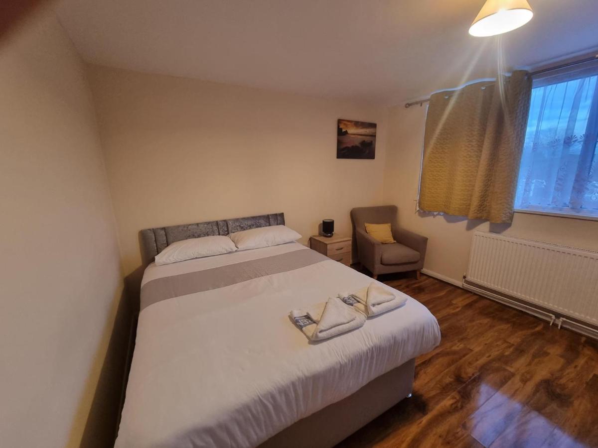 Star Homes London Bagian luar foto