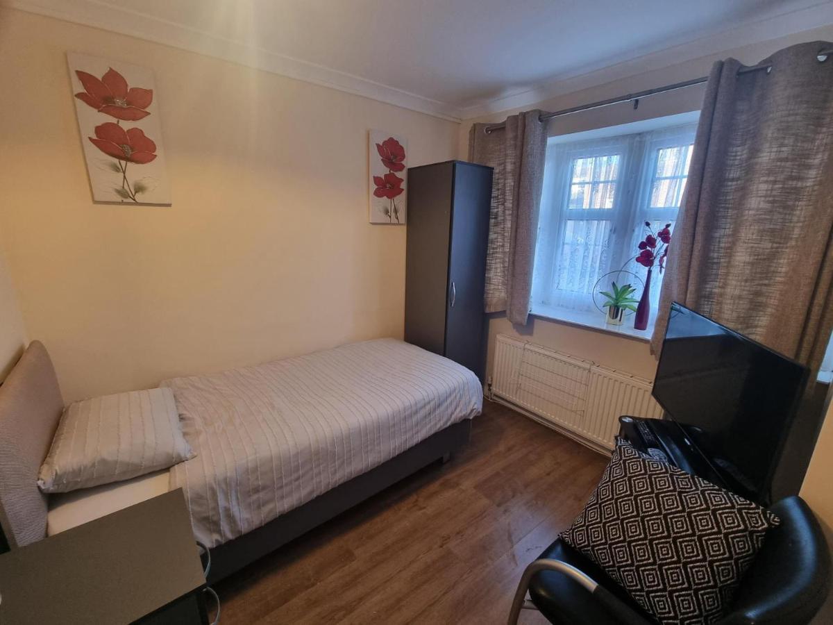 Star Homes London Bagian luar foto