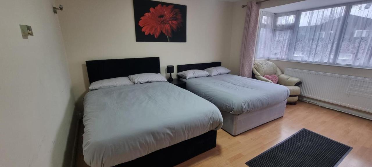 Star Homes London Bagian luar foto