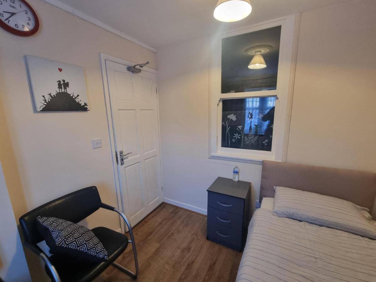 Star Homes London Bagian luar foto
